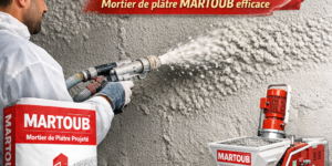 Application de plâtre projeté MARTOUB sur mur, mortier de plâtre efficace pour construction au Maroc.